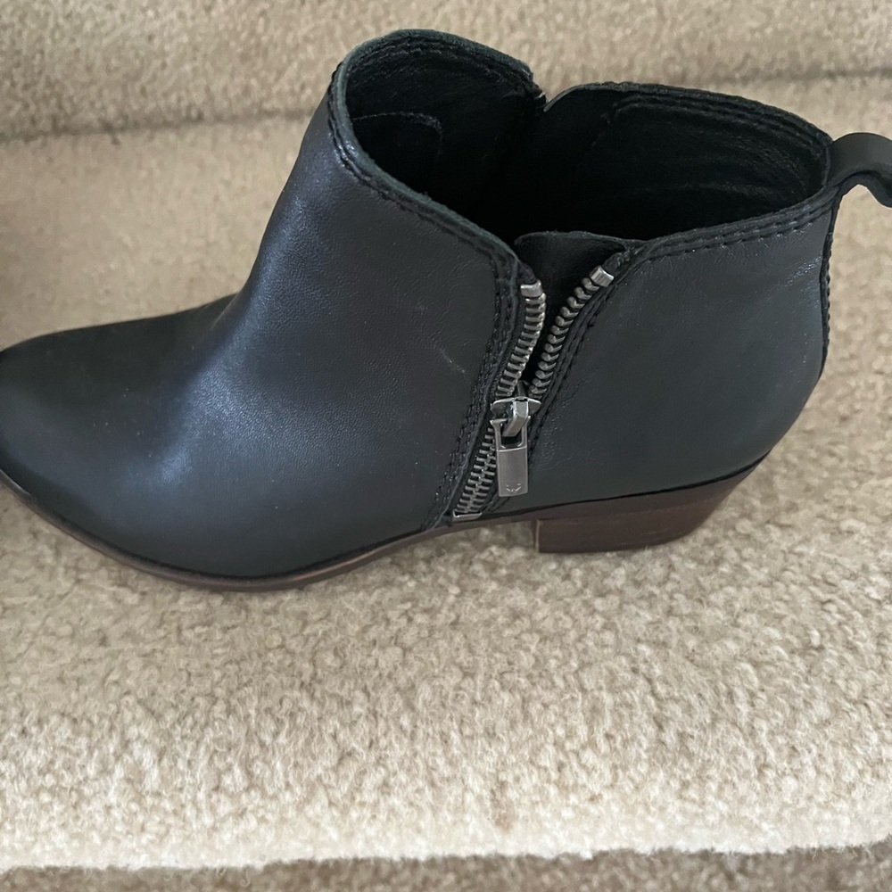 Lucky Brand low boot worn 2 times black zipper on each side